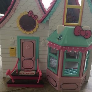 Hello kitty doll house